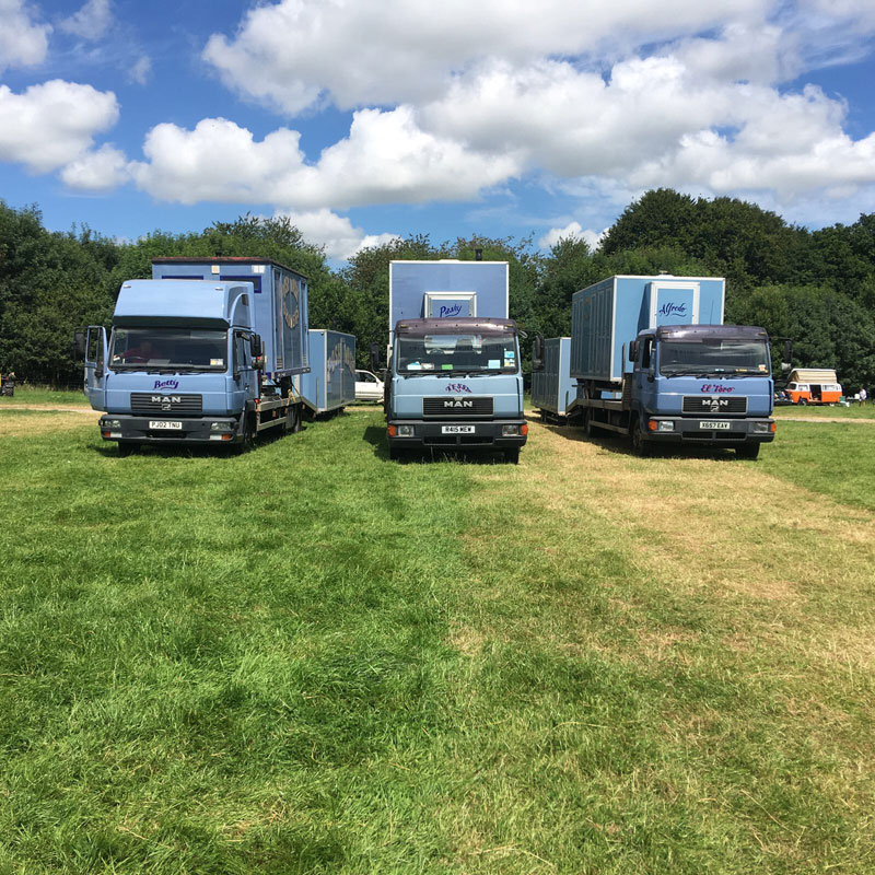 Posh wash units loaded onto lorries A 5 Bay Posh Wash Shower Unit